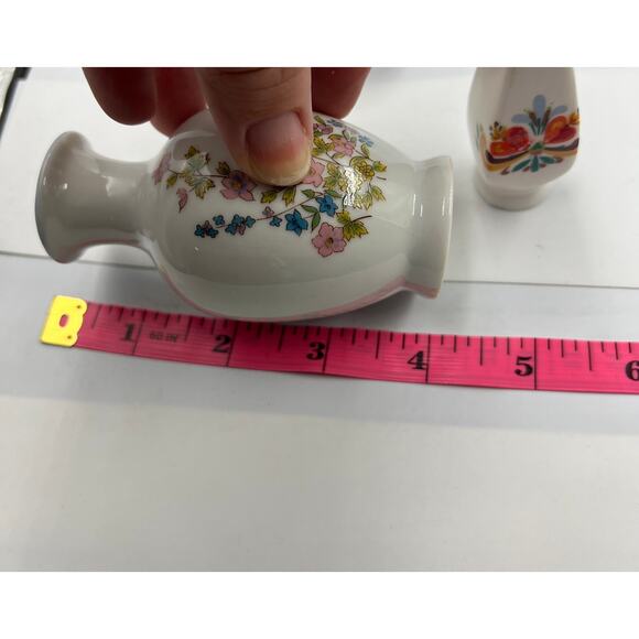 Vintage Otagiri Floral White Bud Vase Mini Pink Blue Yellow Blooms Japan Made - Picture 3 of 9